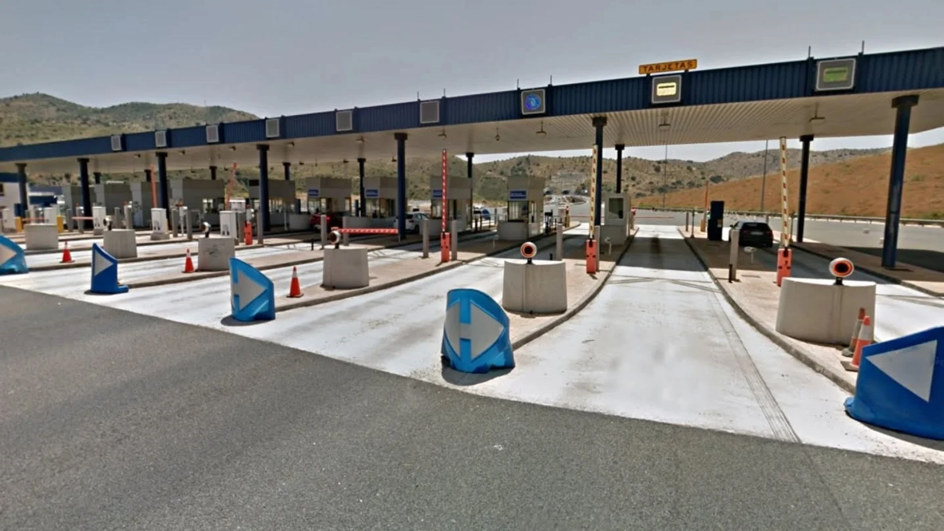 (Foto de ARCHIVO) Casetas del peaje de la autopista de Las Pedrizas AP-46 en Casabermeja. REMITIDA / HANDOUT por AYUNTAMIENTO DE CASABERMEJA Fotografía remitida a medios de comunicación exclusivamente para ilustrar la noticia a la que hace referencia la imagen, y citando la procedencia de la imagen en la firma 19/03/2025