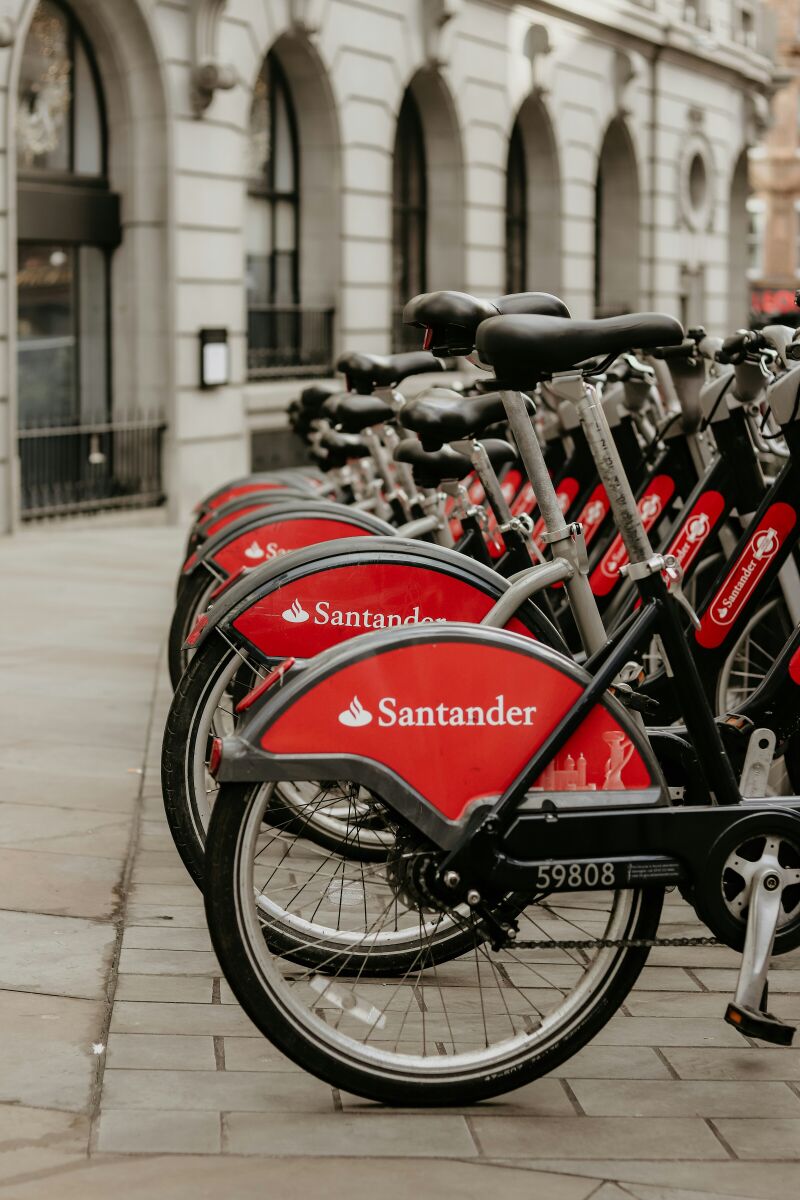 Santander UK mantiene un acuerdo desde hace años con Transport for London con el patrocinio del sistema público de bicicletas compartidas.