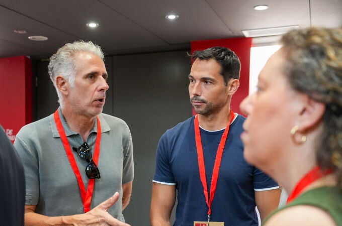 En el centro, el secretario general del PSOE de Badajoz, Manuel Borrego Rodríguez.