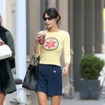 Bella Hadid con look 'street wear'.