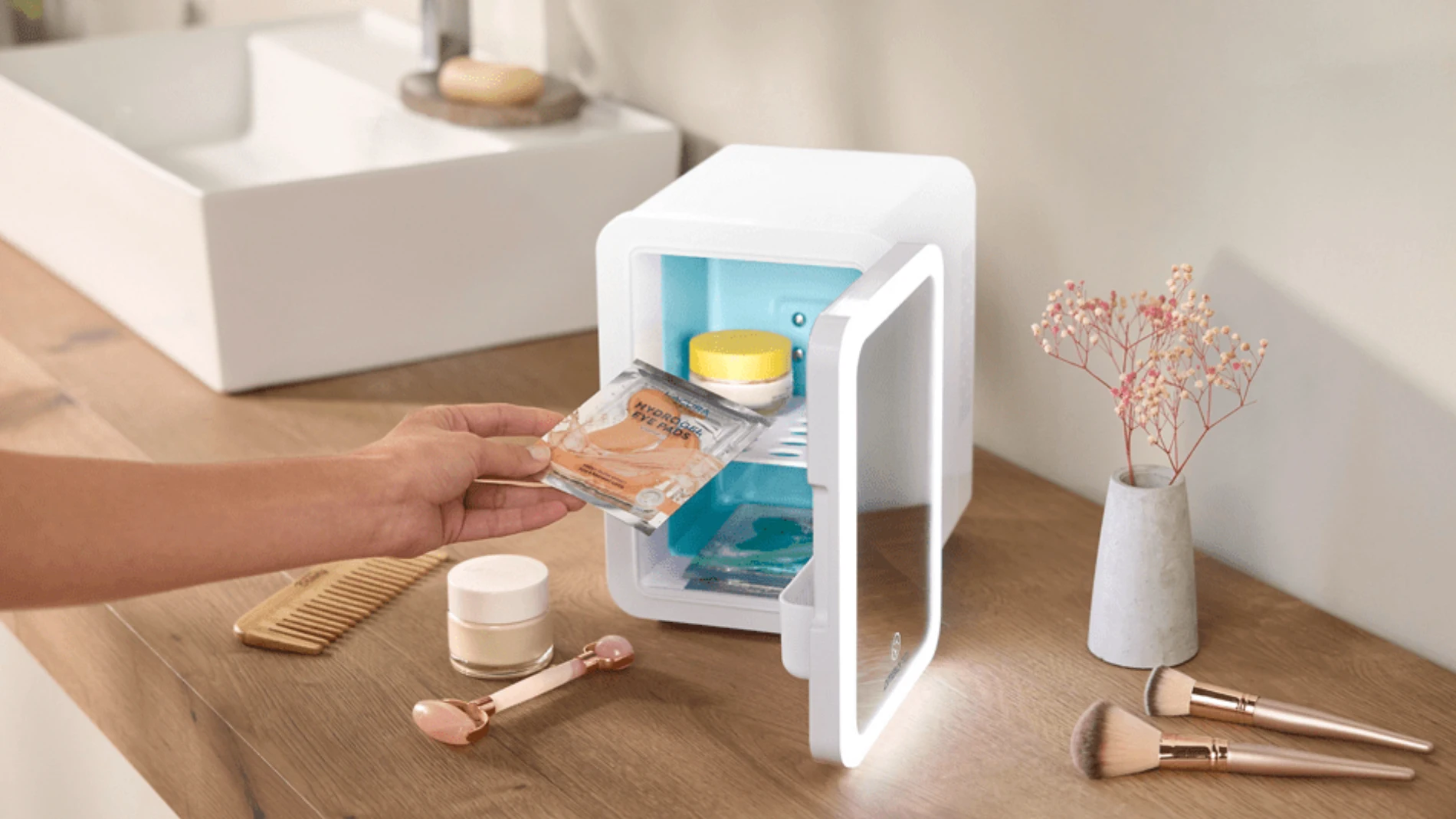 La nueva mini nevera portátil del ALDI es perfecta para guardar tanto alimentos como productos de cosmética