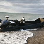 Lancha tipo 'petaquera' localizada en la costa de Vera (Almería).