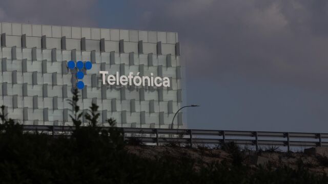 Economía.- Telefónica se alía con Cabify y HBX para comercializar su servicio de tarjetas SIM digitales internacionales