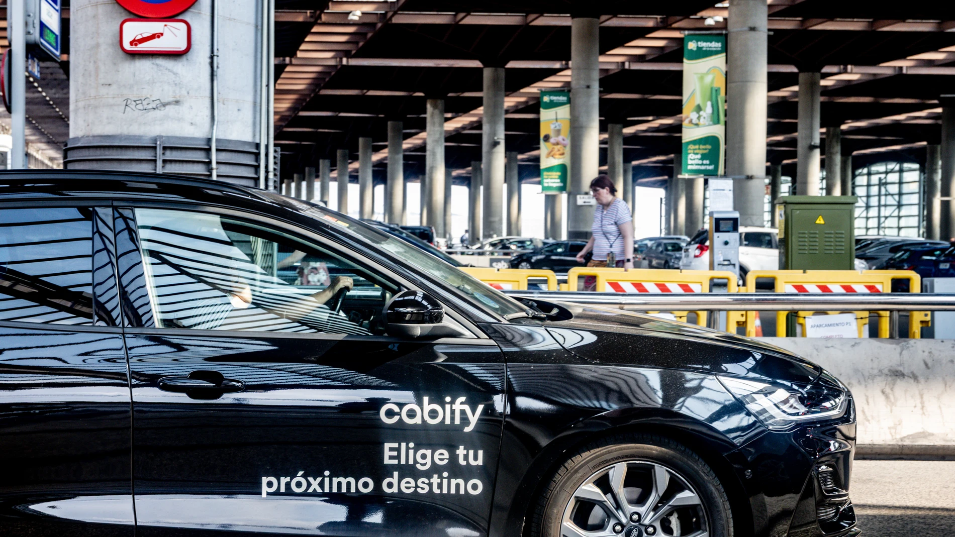 Un vehículo de Cabify, a 31 de julio de 2025, en Madrid (España). Cabify iniciará la puesta en marcha de sus nuevas licencias VTC en Madrid después del verano, tras comenzar a recibir las primeras autorizaciones por parte de la Comunidad de Madrid. En un comunicado, la compañía de movilidad ha confirmado que activará estos permisos "de manera progresiva" en las próximas semanas, con el objetivo de ampliar y mejorar la oferta de transporte en toda la región. 31 JULIO 2025;VTC;CABIFY;VEHÍCULOS...
