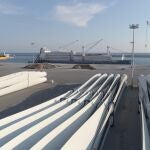 Exportación de palas eólicas en la dársena motrileña