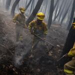Un nuevo incendio en Pontevedra se suma al de Ávila y Las Hurdes, donde más de 80 vecinos regresan a sus casas