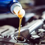 Reemplazo de aceite en un coche