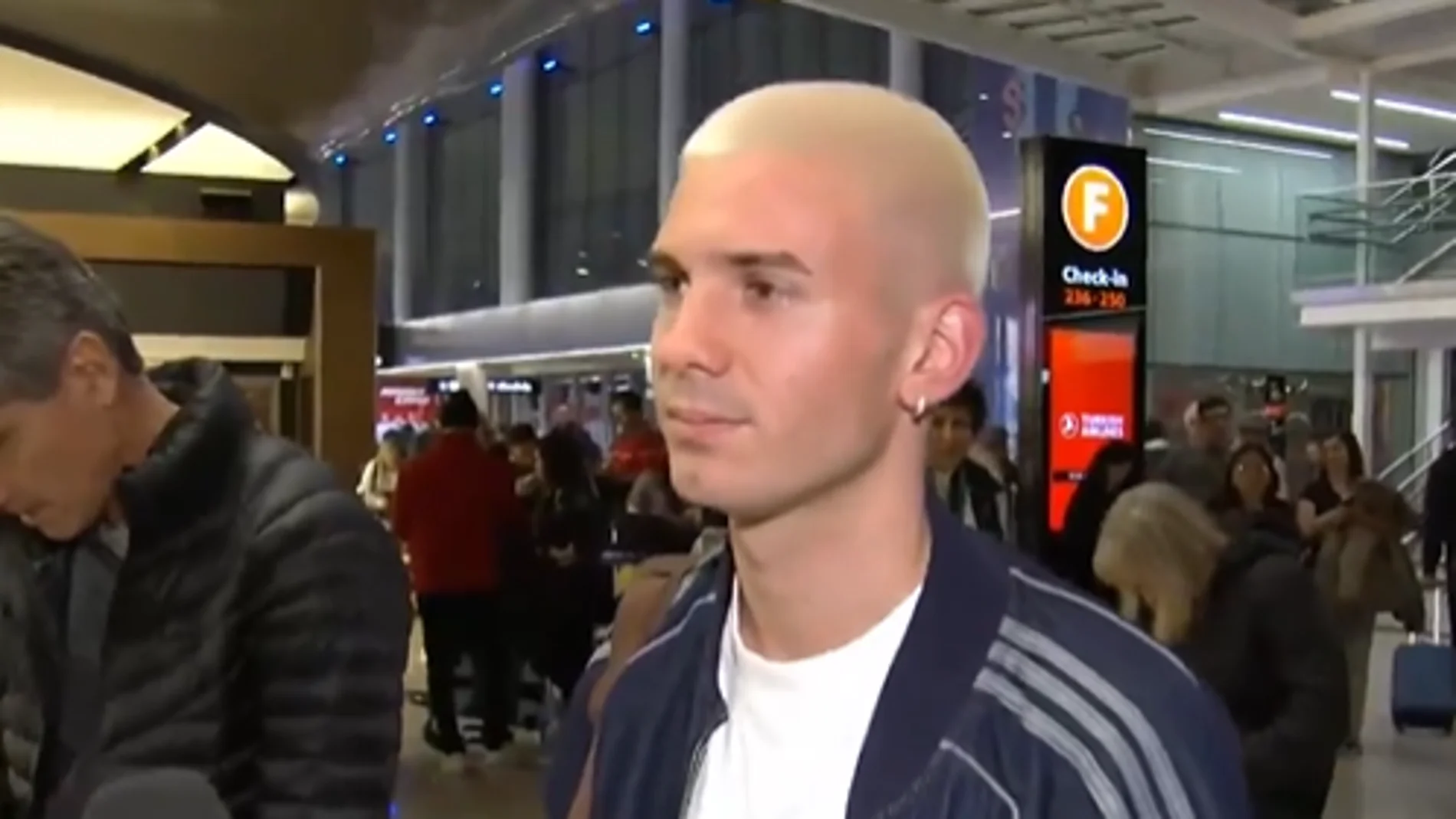 Franco Mastantuono, en el aeropuerto justo antes de volar a Madrid