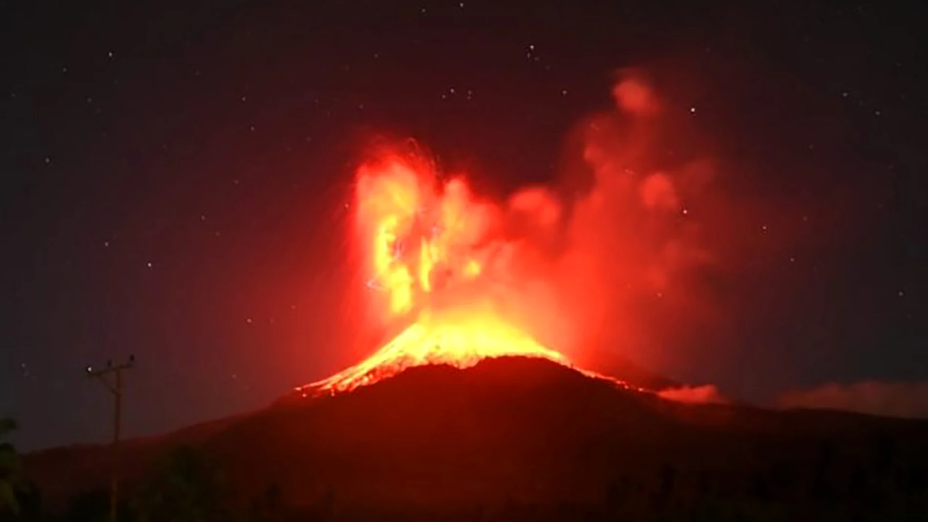 Imagen de archvio del volcán Lewotobi de Indonesia. Europa Press/Contacto/PVMBG 02/08/2025 ONLY FOR USE IN SPAIN