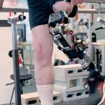 Científicos del MIT desarrollan una rodilla biónica