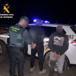 La Guardia Civil detiene a dos personas por quemar cable de cobre robado para extraer el metal, en el Parque Regional Montaña de Riaño y Mampodre (León)