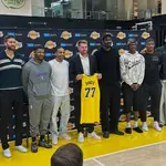 Luka Doncic, en la firma de su nuevo contrato