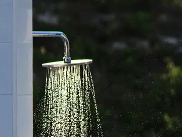 ¿Por qué deberías dejar de ducharte con agua muy caliente? Esto es lo que le hace a tu piel (y a tu cerebro) ¿Por qué deberías dejar de ducharte con agua muy caliente? Esto es lo que le hace a tu piel (y a tu cerebro)