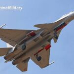 Primer lanzamiento del un caza chino J-15T con catapulta electromagnética