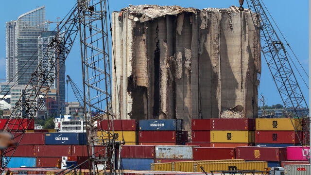 Los restos del silo donde se produjo la explosión en el puerto de Beirut hace cinco años
