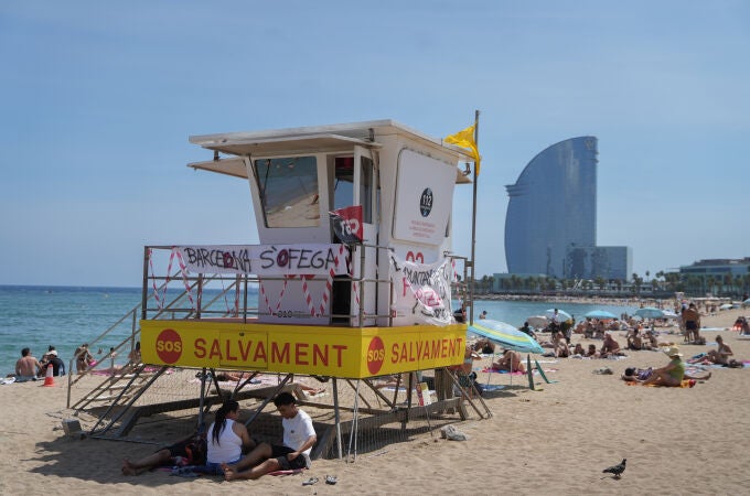Continúa la huelga indefinida de los socorristas en Barcelona