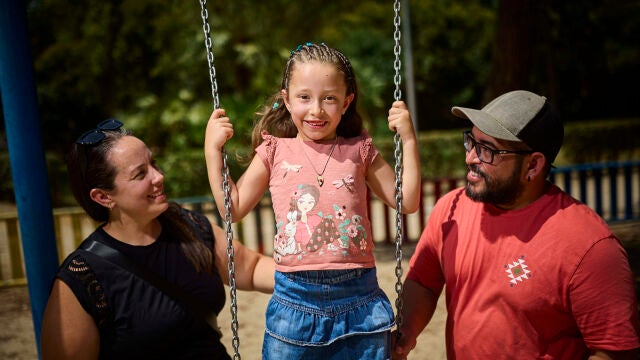 Entrevista con una familia que lleva a su hija pequeña diabética al colegio Amor De Dios de Alcorcón y que sol