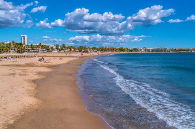 Una pareja descubre un cuerpo flotando mientras iban en paddleboard: el cadáver estaba lastrado con una bolsa llena de piedras