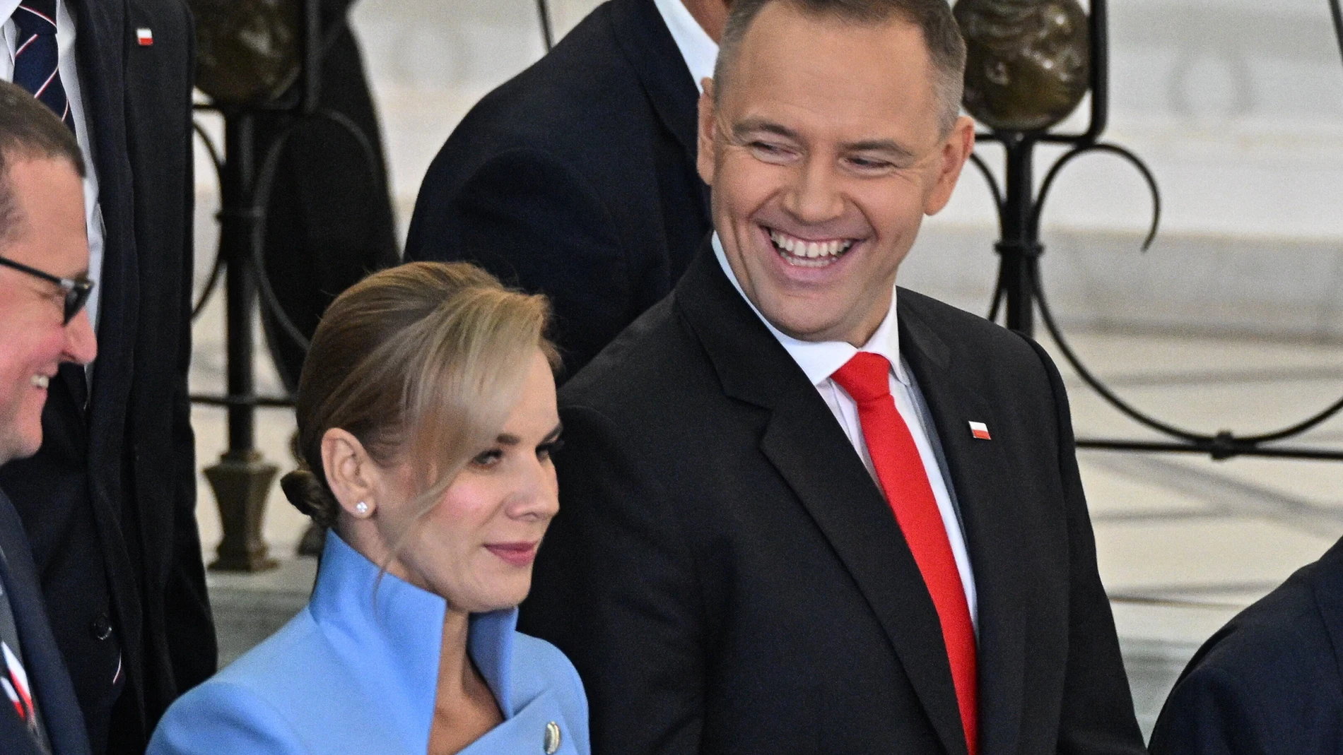 Warsaw (Poland), 06/08/2025.- Polish President Karol Nawrocki (R) and his wife, Marta Nawrocka (L), leave the plenary hall after his swearing-in ceremony in front of Poland's National Assembly, a joint gathering of the Sejm and Senate, in Warsaw, Poland, 06 August 2025. Poland's new president, Karol Nawrocki, was sworn into office on 06 August. (Polonia, Varsovia) EFE/EPA/RADEK PIETRUSZKA POLAND OUT