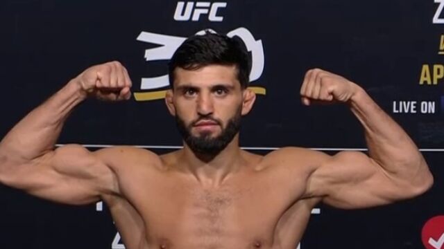 Arman Tsarukyan durante un pesaje Arman Tsarukyan durante un pesaje