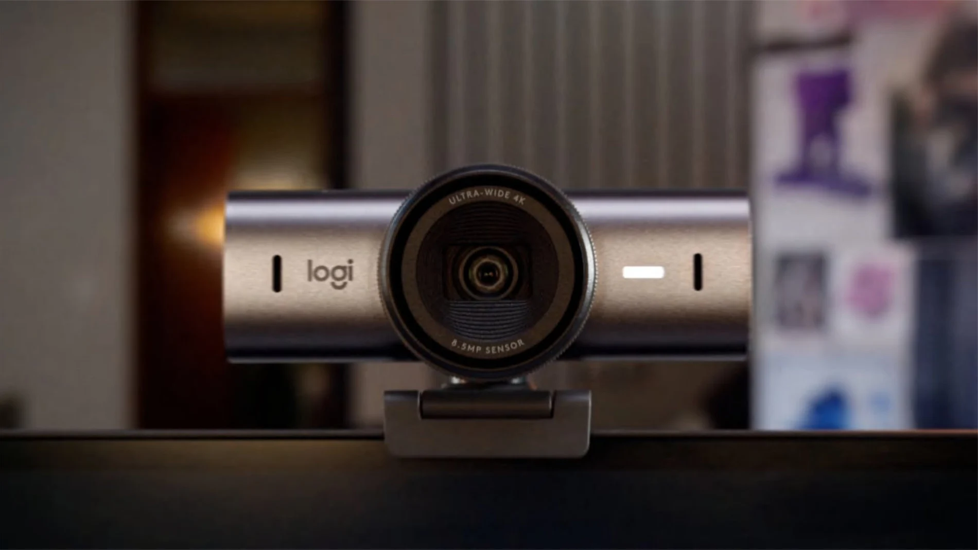 La cámara web Logitech MX Brio Ultra integra dos micrófonos con reducción de ruido