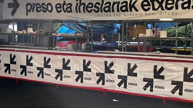 Vitoria retira numerosas pancartas de presos de ETA y condena que "algunos sigan empeñados en politizar las fiestas"