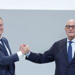 El consejero delegado de Banco Sabadell, César González-Bueno, y el presidente, Josep Oliu.