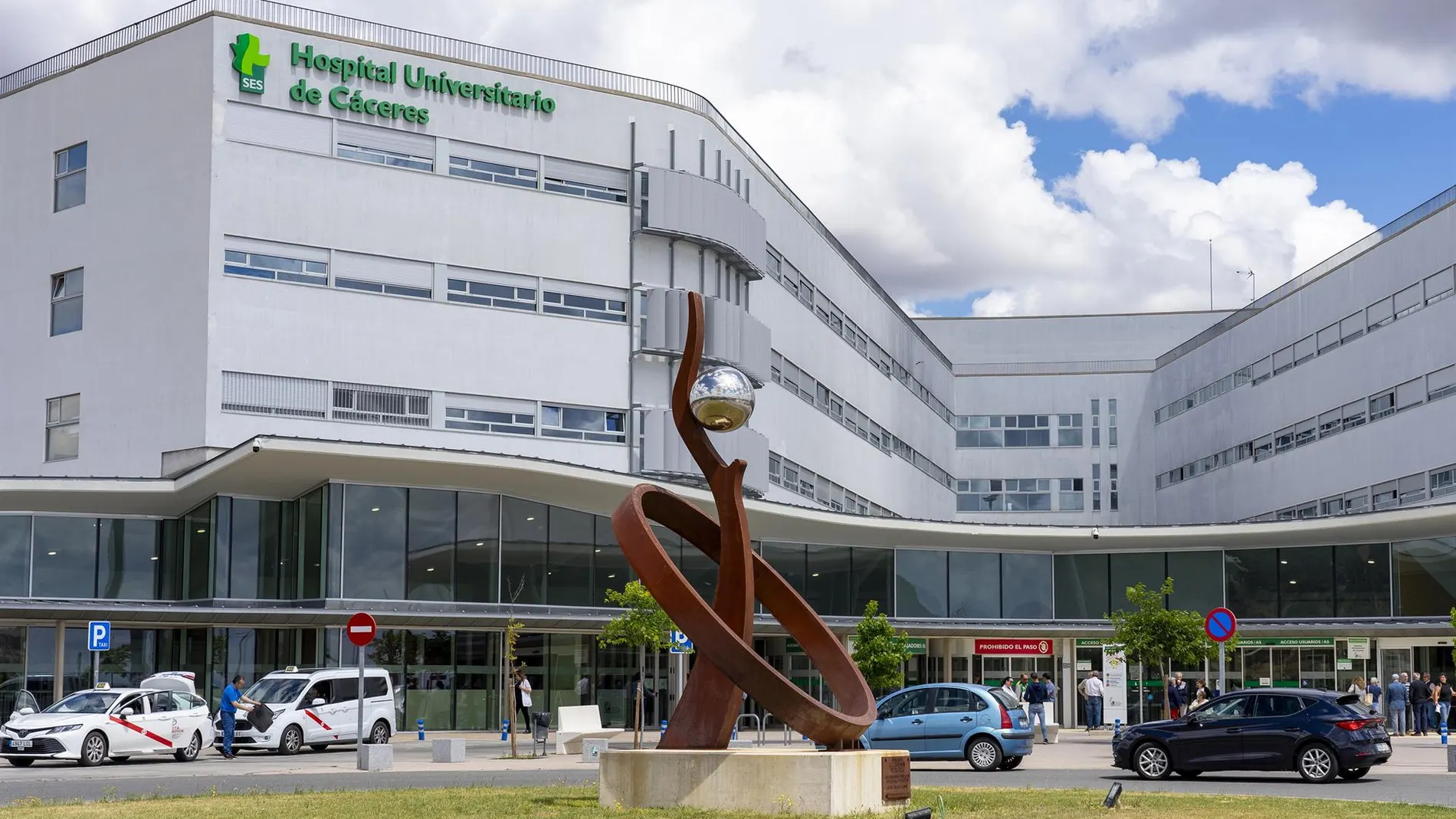 Sucesos.- Ascienden a 8 los heridos en el accidente en Villamesías (Cáceres) en el que ha fallecido una niña de 10 años