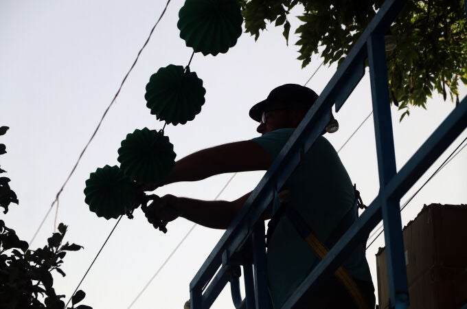 Preparativos de la Feria de Málaga