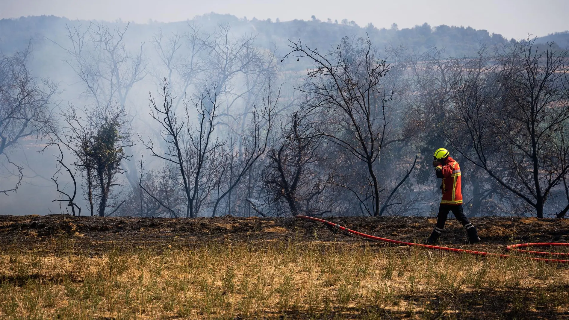 Sucesos.- Las autoridades dan por "contenido" el incendio en el sureste de Francia