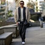 Calvin Klein revienta Amazon con las zapatillas blancas que puedes llevar incluso con traje
