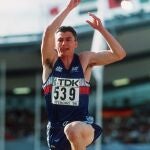 Jonathan Edwards, en los Mundiales de Gotemburgo 1995 cuando batió el récord del mundo de triple