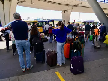 Turistas en el aeropuerto de Málaga Turistas en el aeropuerto de Málaga