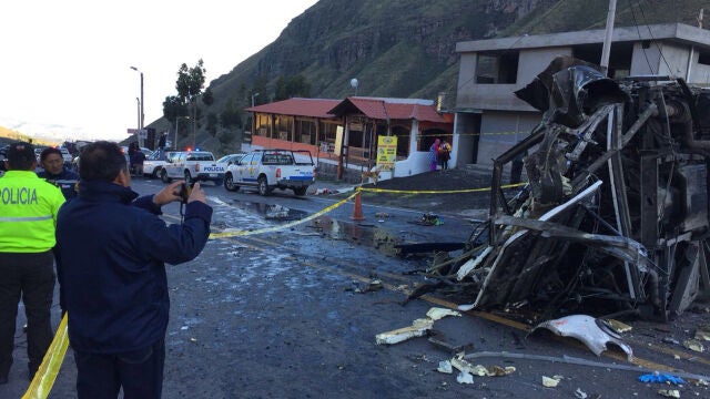 Ecuador.- Al menos cinco muertos y 22 heridos en un accidente de tráfico en Bolívar (Ecuador)