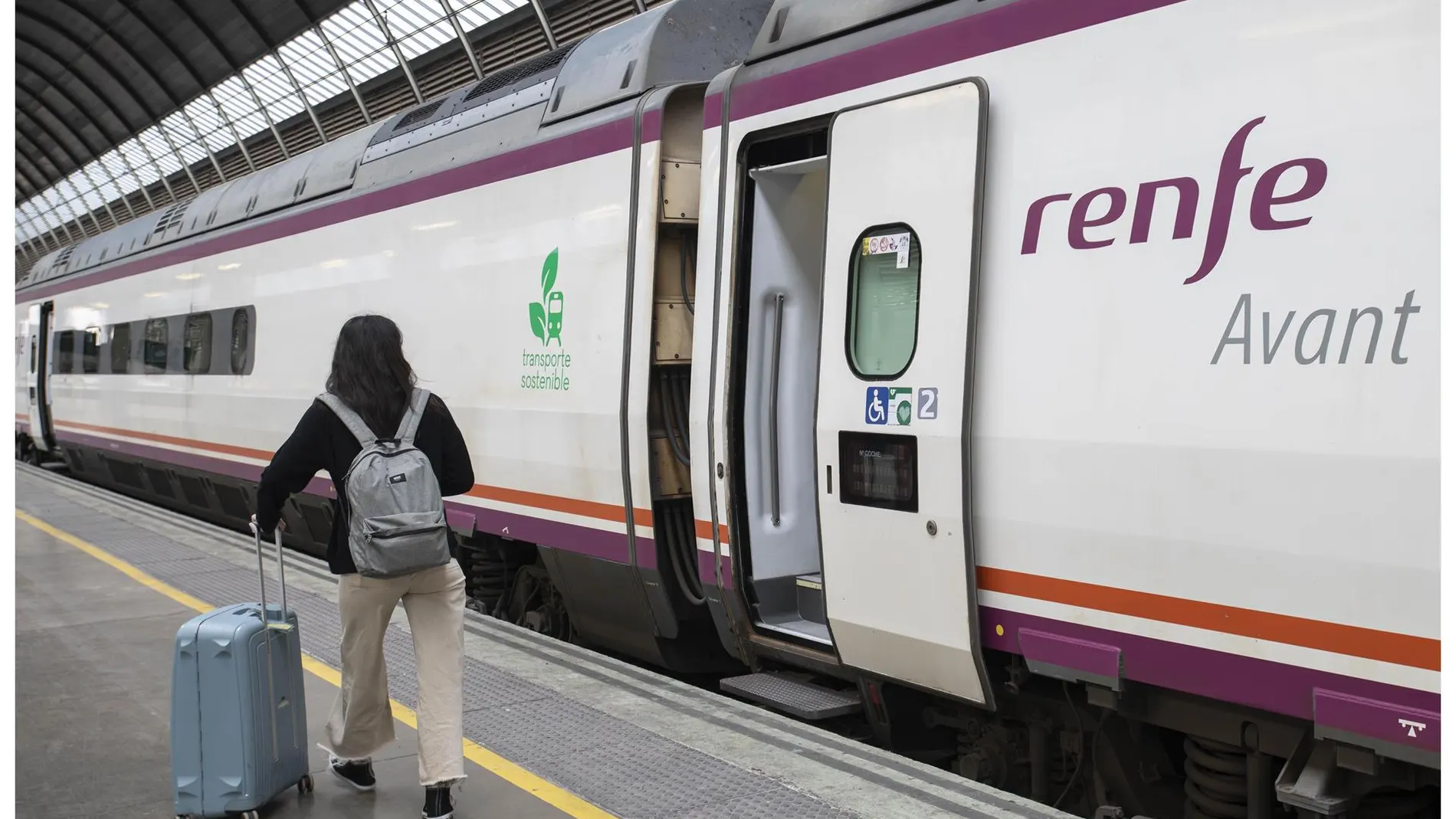 MADRID.-Una incidencia técnica causa retrasos de casi tres horas en un tren Alvia entre Madrid y Cádiz