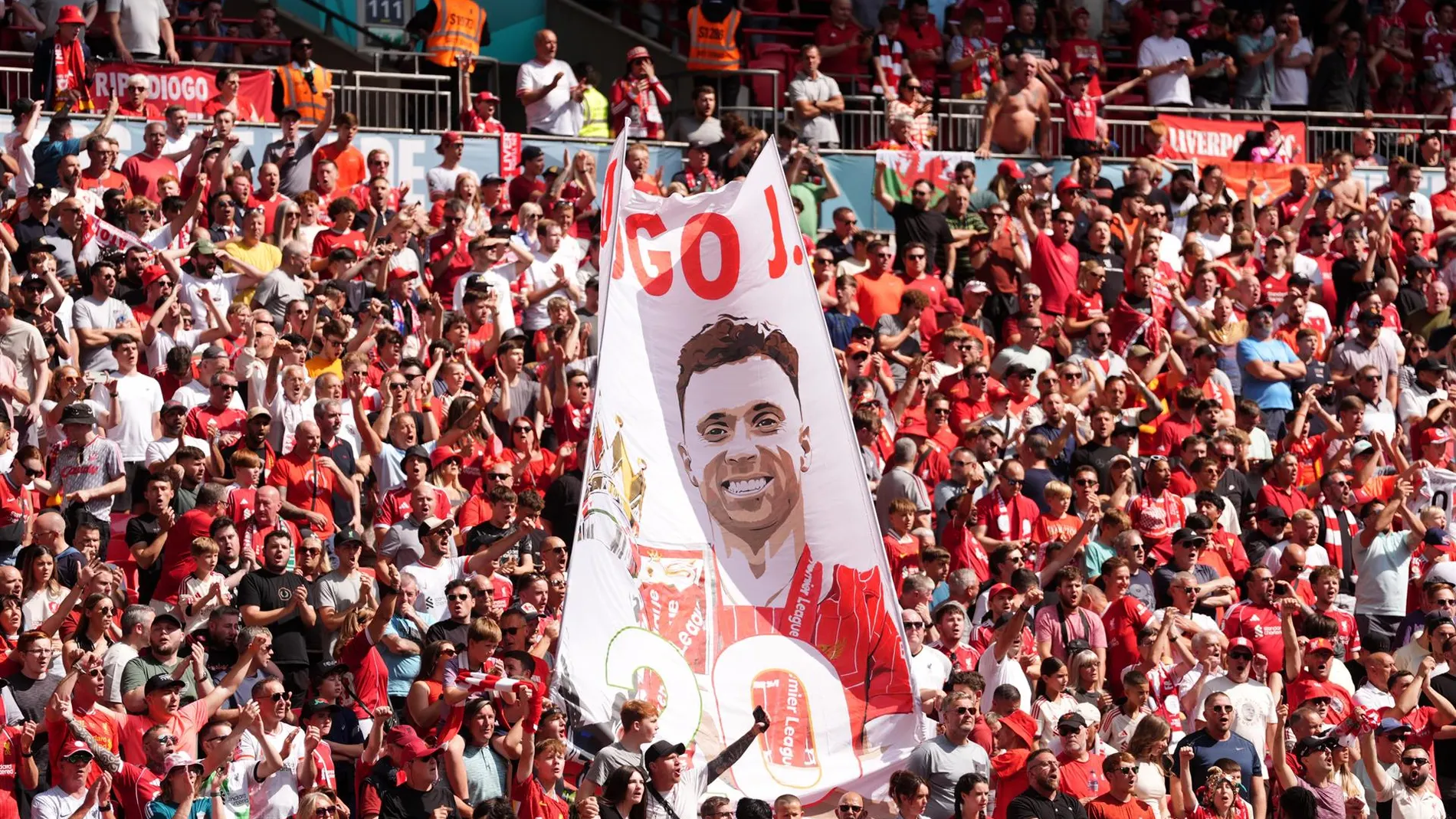 Fútbol.- Wembley homenajea a Diogo Jota y André Silva antes de la Community Shield