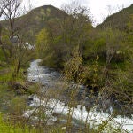 El agua que dará origen a este proyecto nace en Rioscuro , un enclave natural virgen, que hasta ahora no había sido explotado industrialmente.