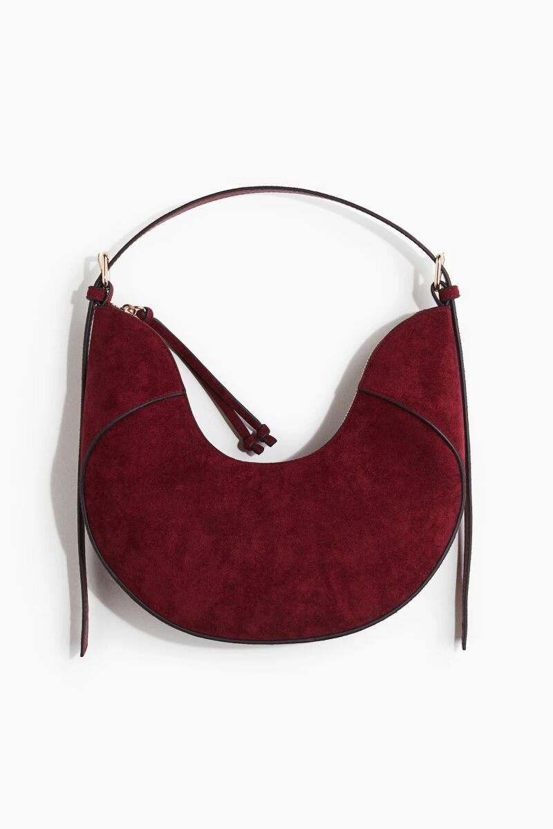 Bolso en rojo.