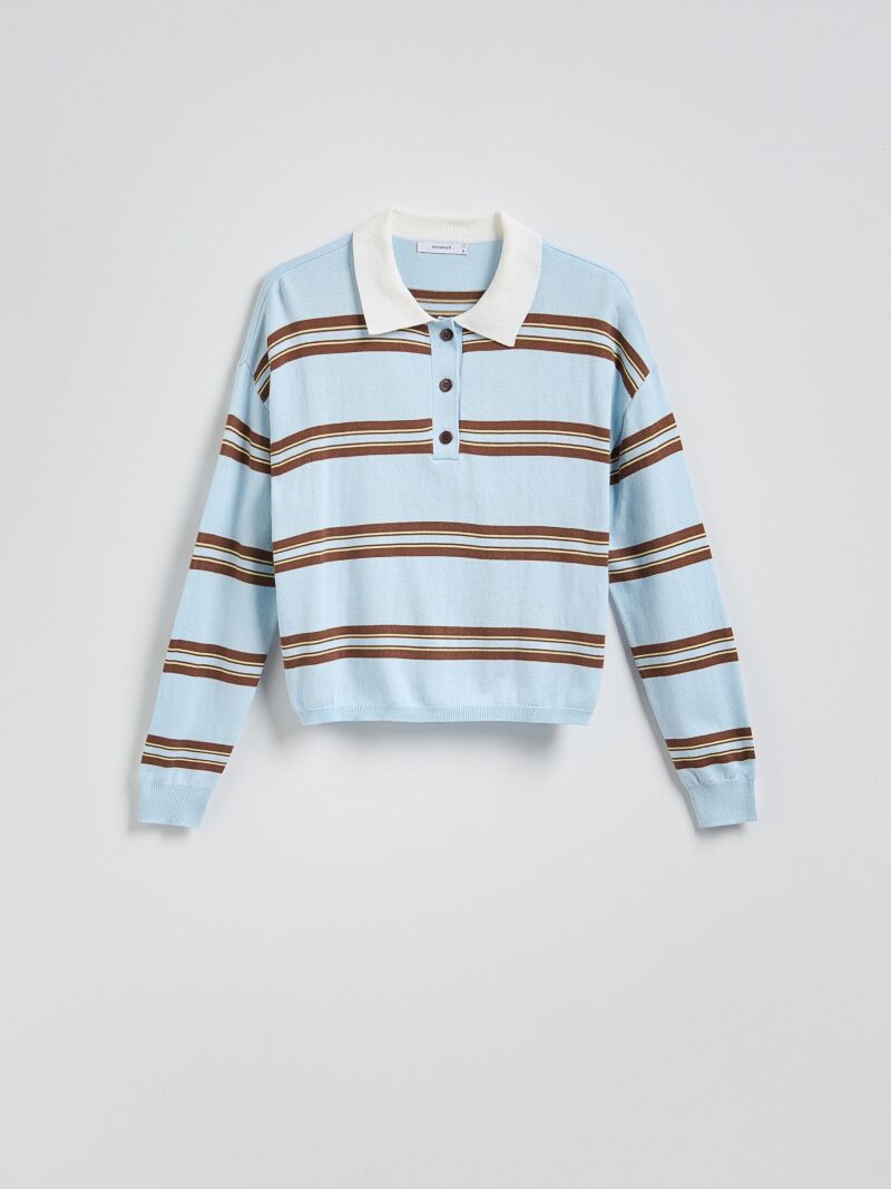 Polo de rayas en azul bebé.