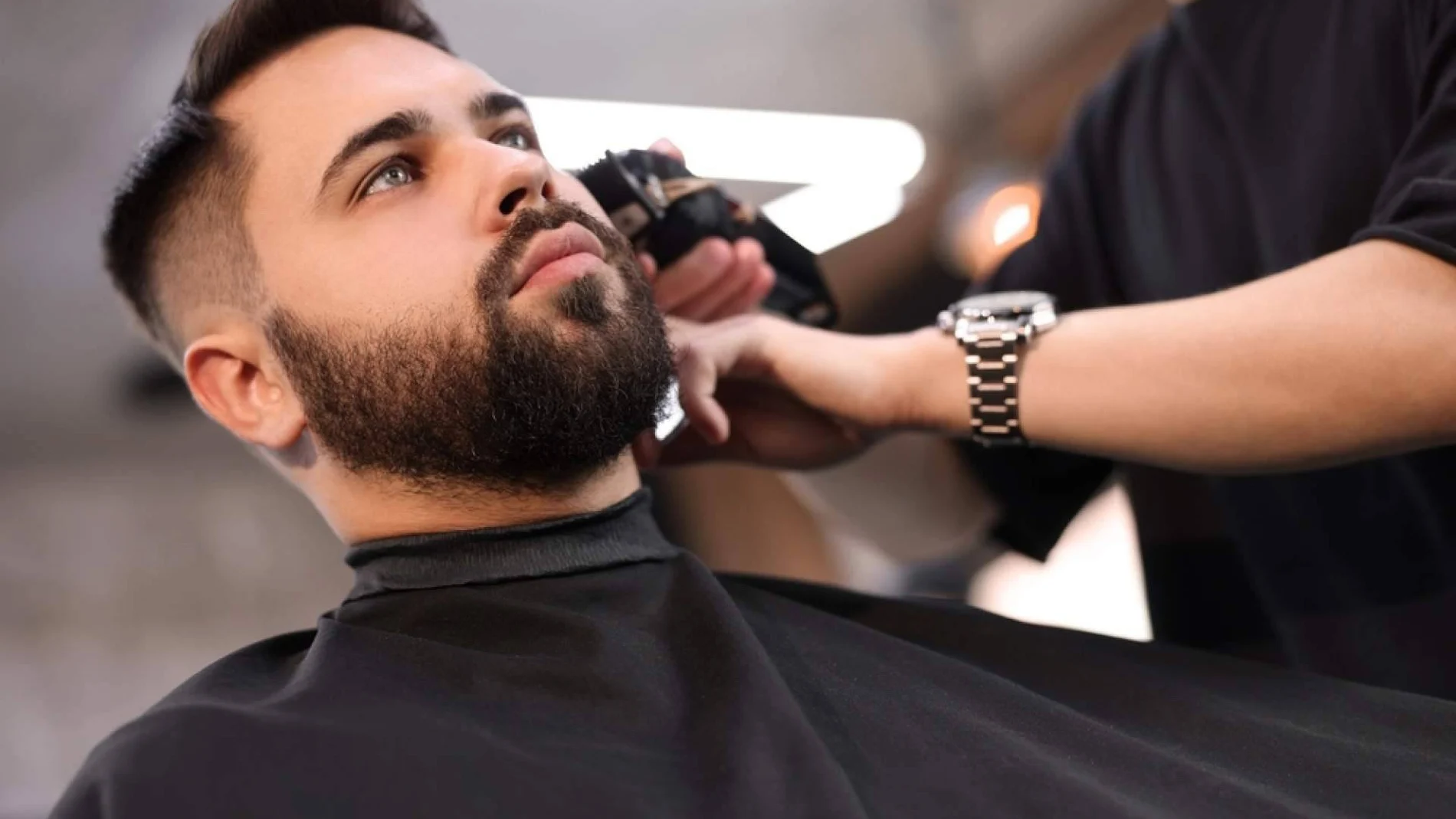 His Barbería presenta las tendencias de verano en cortes de cabello y barbas para caballeros