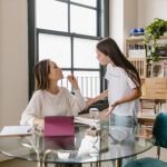 Madre discutiendo con hija 