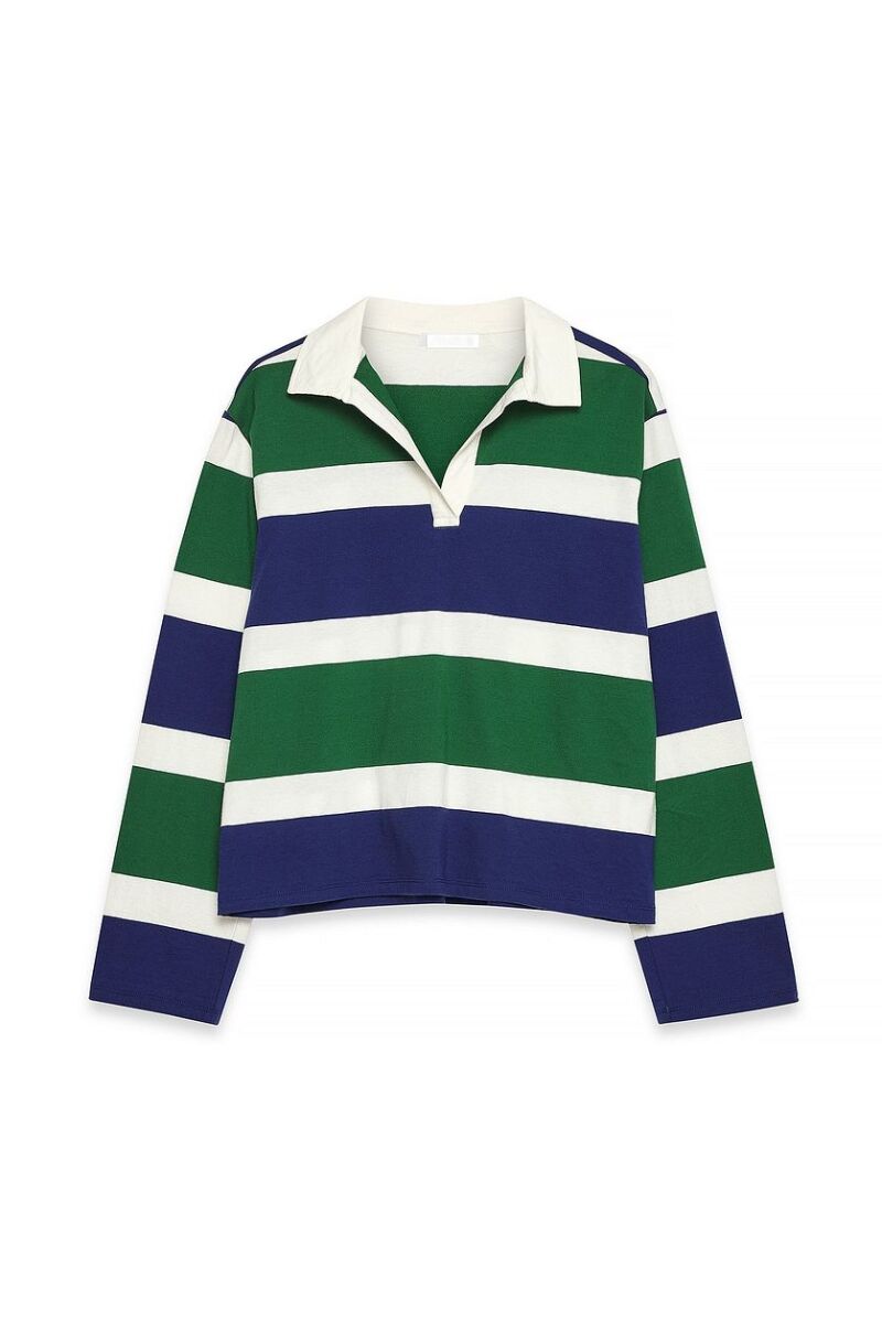 Polo de rayas en verde.