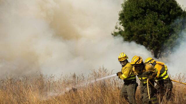 Bomberos de Castilla y León luchan contra un incendio
