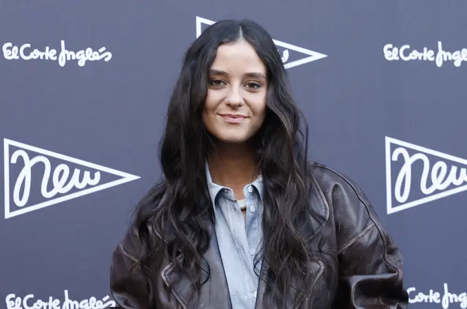 El look de domingo de Victoria Federica que vamos a copiar todas este otoño: pantalones blancos y polo negro El look de domingo de Victoria Federica que vamos a copiar todas este otoño: pantalones blancos y polo negro