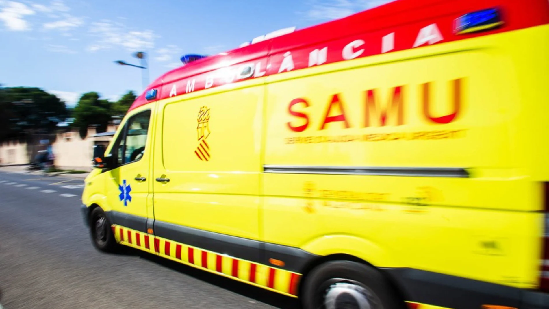 Sucesos.- AMP.- Fallece una niña de 6 años atropellada por una ambulancia en el centro de Valencia