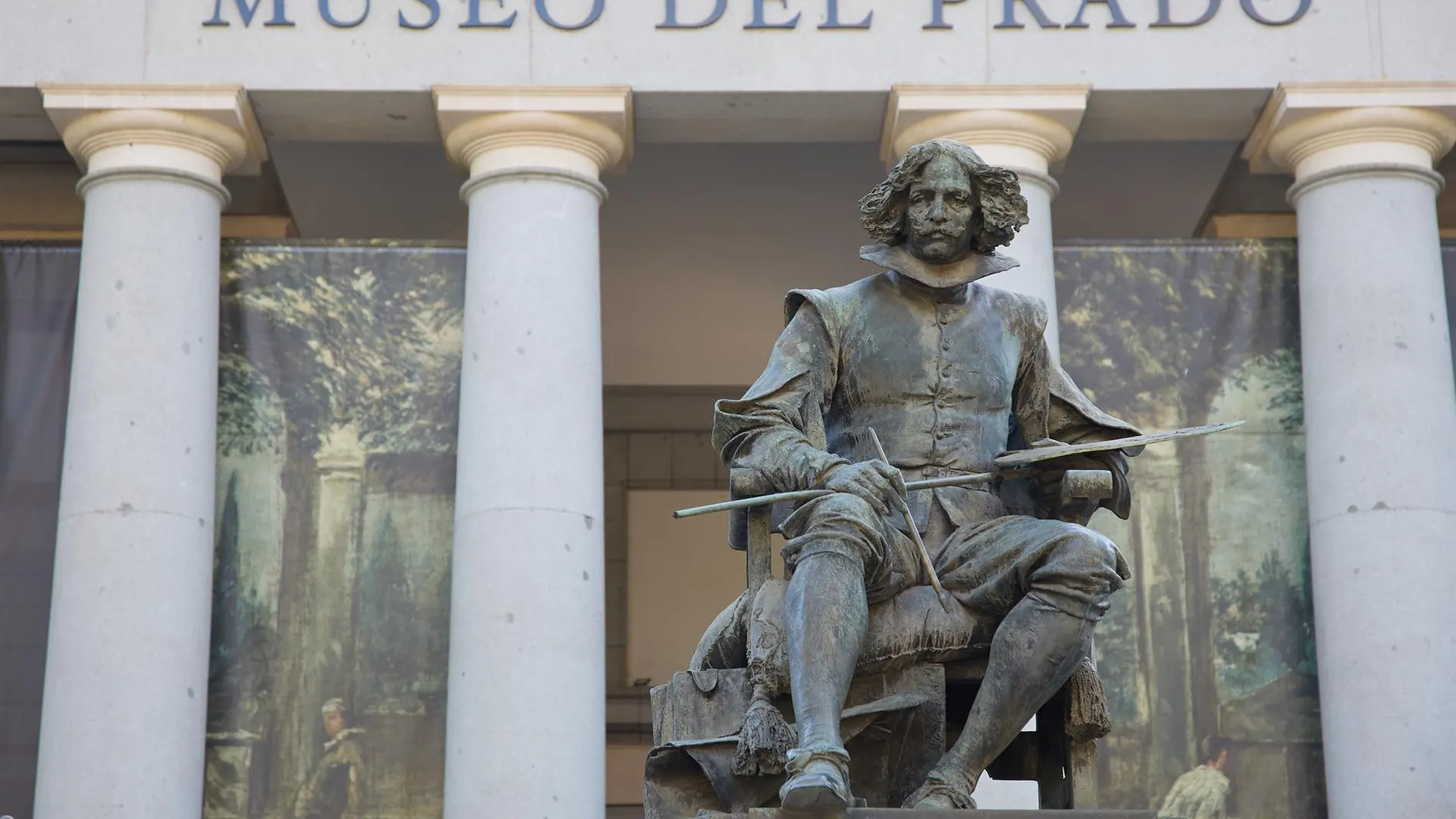 MADRID.-El Ayuntamiento inicia los trabajos de restauración del monumento a Diego Velázquez frente a Museo del Prado