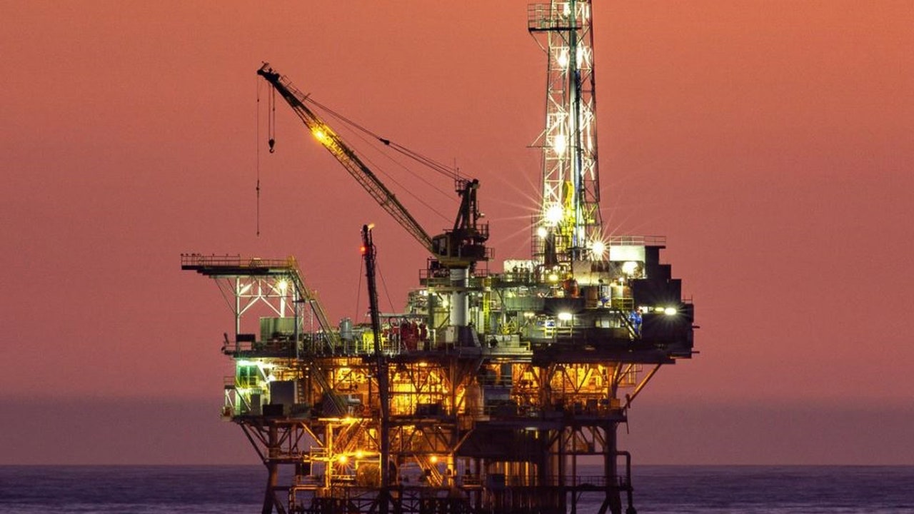 La OPEP+ decide este domingo si vuelve a aumentar su oferta petrolera en octubre