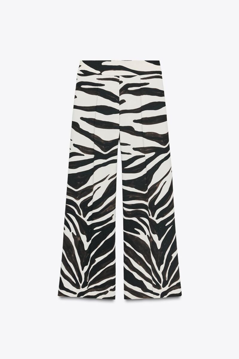 Pantalón de estampado animal.