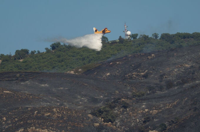 El incendio forestal de Tarifa (Cádiz) es intencionado, según la Junta de Andalucía