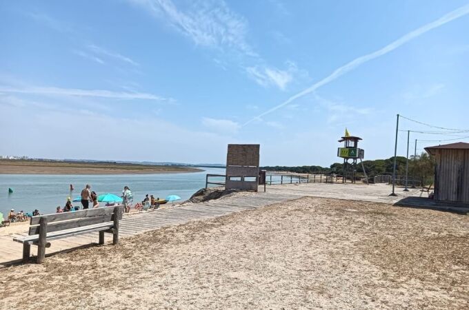 Vista de la playa de Puerto Real en el inicio de la temporada alta del verano